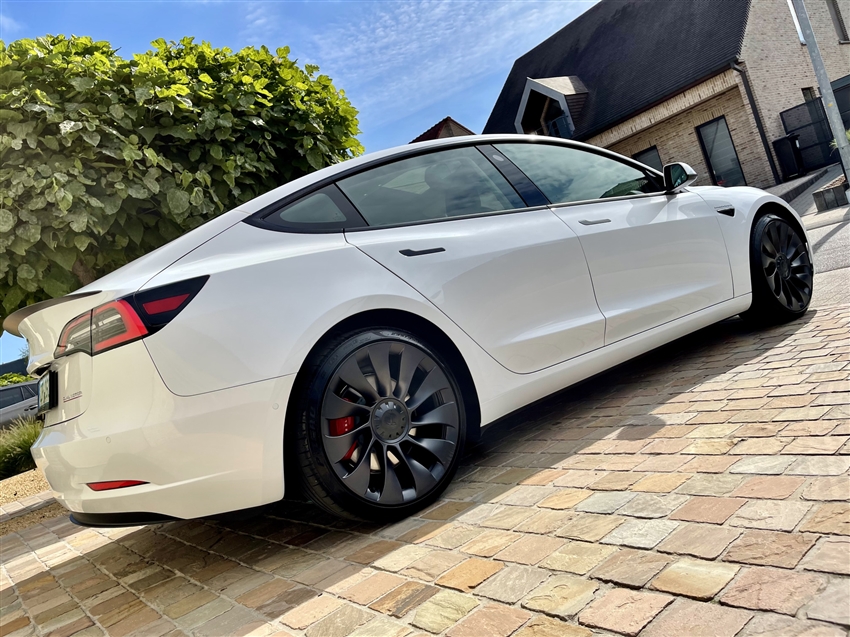 Tesla Model 3 AWD Performance